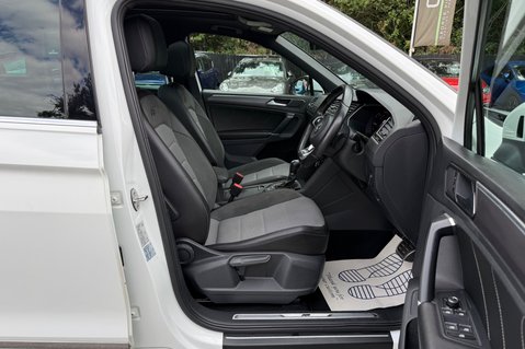 Volkswagen Tiguan R LINE TDI BMT 4MOTION DSG - PAN ROOF - APPLE CAR PLAY -ADAPTIVE CRUISE 15