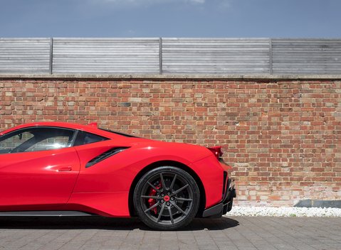 Ferrari 488 Pista 33