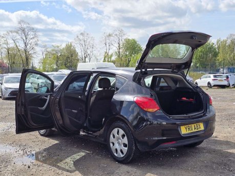 Vauxhall Astra 1.6 16v Exclusiv Hatchback 5dr Petrol Auto Euro 5 (115 ps) 9