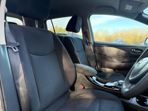 Nissan LEAF 24kWh Acenta Auto 5dr 12