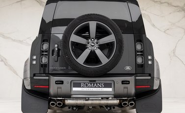 Land Rover Defender 110 V8 5