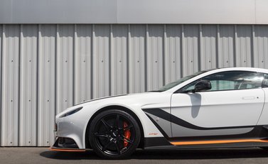 Aston Martin Vantage GT12 34