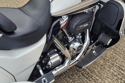 Harley-Davidson Road Glide CVO TRI GLIDE 35