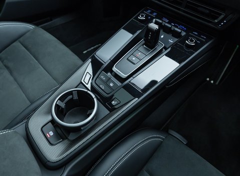 Porsche 911 Carrera GTS (992) 25