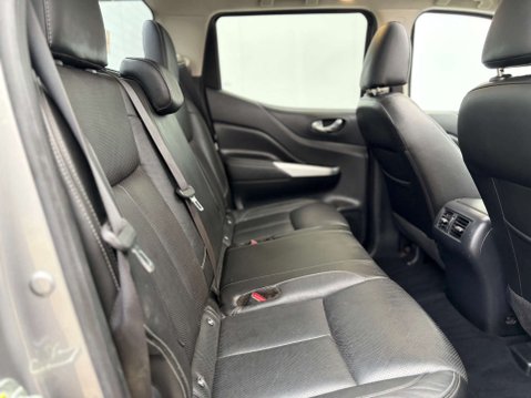 Nissan Navara 2.3 Navara Tekna dCi 4WD 5dr 14