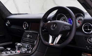 Mercedes-Benz SLS AMG 11