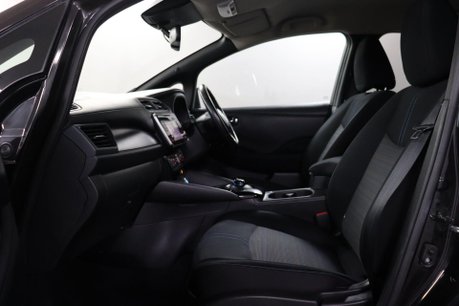 Nissan LEAF LAUNCH EDITION 43