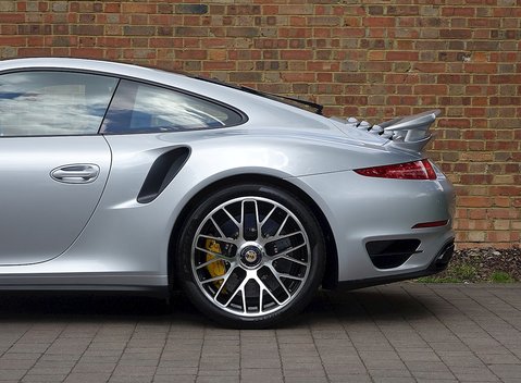 Porsche 911 (991) Turbo S 7