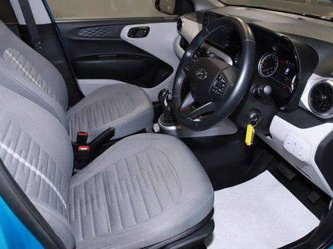 Hyundai i10 1.0 MPi Premium 5dr Auto 20