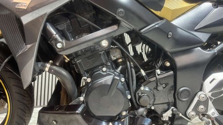 Suzuki GSR750 2011 ONLY 16K GOOD RUNNING NAKED PROJECT BIKE 750CC INLINE 4 8
