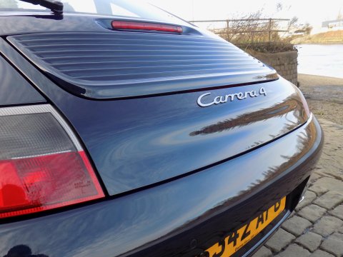 Porsche 911 CARRERA 4 47