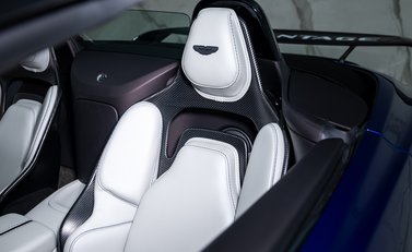 Aston Martin V12 Vantage Roadster 38