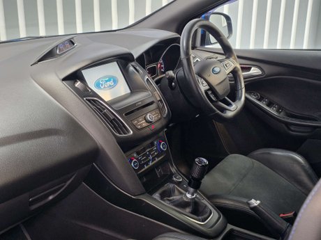 Ford Focus 2.3T EcoBoost RS Hatchback 5dr Petrol Manual AWD Euro 6 (s/s) (350 ps) 22