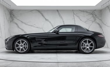 Mercedes-Benz SLS AMG 5