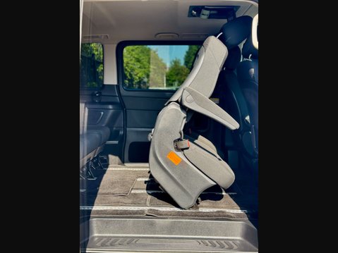 Mercedes-Benz V Class 2.2 V220d BlueTEC SE MPV 5dr Diesel G-Tronic+ Euro 6 (s/s) 7 Seat (163 ps) 71