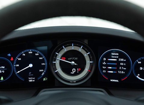 Porsche 911 Targa 4 GTS (992) 12