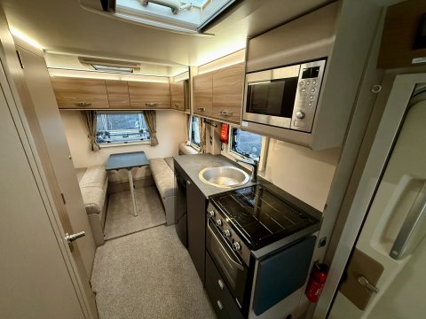 Swift Edge 486 Black Edition 21