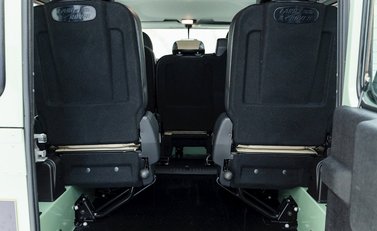 Land Rover Defender 110 Heritage 30