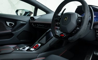 Lamborghini Huracan LP640-4 EVO 10