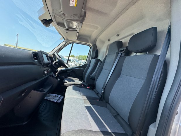 Nissan Interstar MWB L2H2 [SOLD KH] Medium Roof Air Con Nav Sensors EURO 6 13
