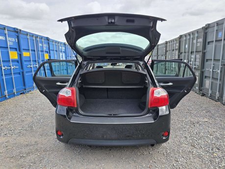 Toyota Auris 1.8 VVT-h T Spirit Hatchback 5dr Petrol Hybrid CVT Euro 5 (s/s) (136 ps) 32