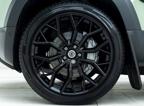 Land Rover Defender 110 75th Anniversary P400e 8