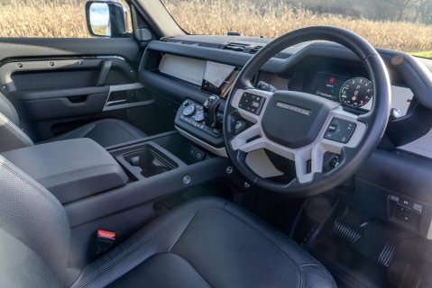 Land Rover Defender P400e XS Edition 10