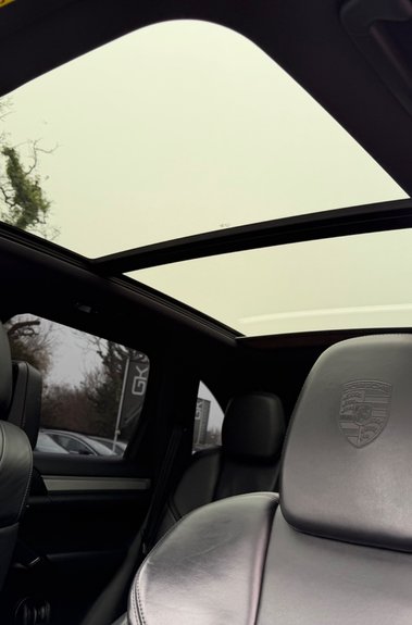 Porsche Cayenne D V6 TIPTRONIC S - REAR ENTERTAINMENT -PDLS -PAN ROOF -CAMERA -£17K EXTRAS 