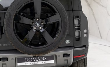 Land Rover Defender 90 V8 Carpathian Edition 21