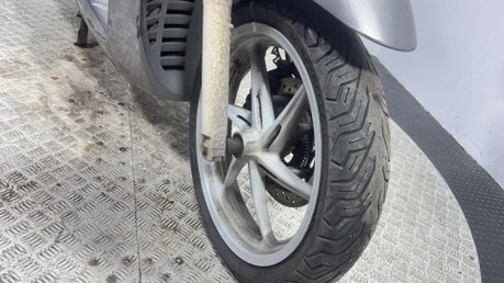 Honda SH300i SH300 2010 300CC PROJECT RUNNING SCOOTER SPARES OR REPAIR BIKE 21