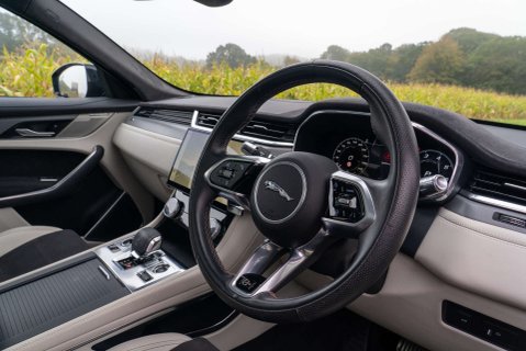 Jaguar F-Pace 5.0 SVR 13