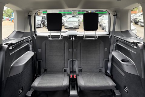 Volkswagen Touran SEL TSI DSG AUTOMATIC - 7 SEATS - ADAPTIVE CRUISE -DEMO +1 OWNER -FVWSH 53
