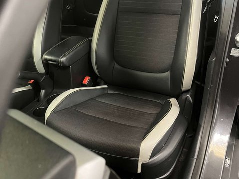 Kia Stonic 1.0 Stonic First Edition 5dr 37