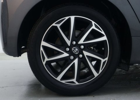 Toyota Yaris 1.5 Yaris Design HEV CVT 5dr 13