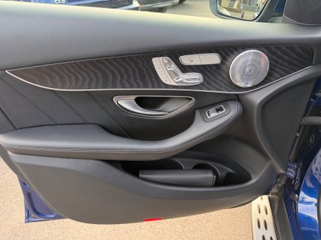 Mercedes-Benz GLC 3.0 GLC350d V6 AMG Line (Premium Plus) SUV 5dr Diesel G-Tronic 4MATIC 50