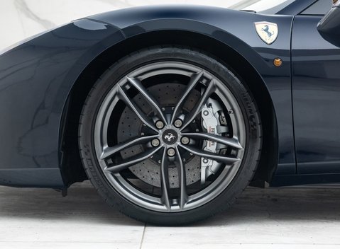 Ferrari 488 SPIDER 38