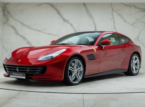 Ferrari GTC4 Lusso V12 1