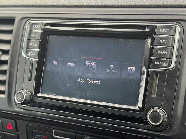 Volkswagen Transporter AUTO SWB [SOLD KH] L1H1 SPORTlINE T32 Air Con Nav Sensors EURO 6 NO VAT DSG 32