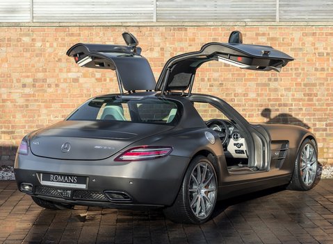 Mercedes-Benz SLS AMG 8