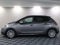 Peugeot 208 PURETECH S/S SIGNATURE 18