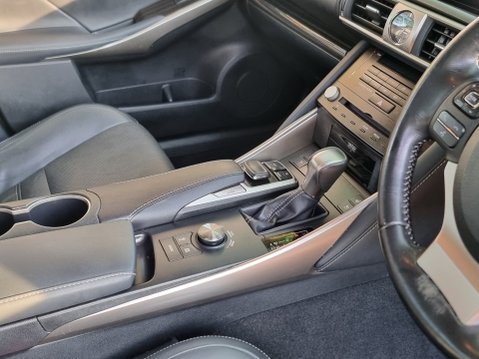 Lexus Is 300H PREMIER 22