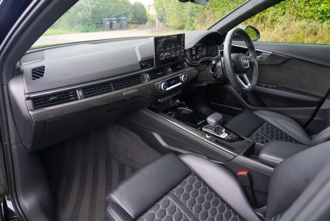 Audi RS4 Carbon Black 8