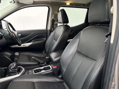 Nissan Navara 2.3 Navara Tekna dCi 4WD 5dr 75