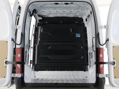 Renault Master MM35 104kW 87kWh Advance V2L Medium Roof Van Auto 3