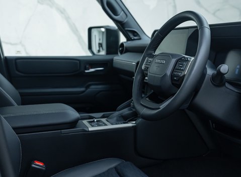 Toyota Land Cruiser Invincible 13