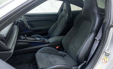 Porsche 911 Carrera GTS (992.2) 19