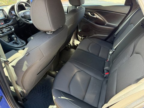 Hyundai i30 T-GDI FASTBACK SE NAV 43