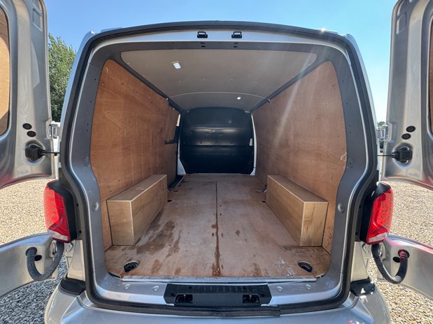 Volkswagen Transporter LWB L2H1 [SOLD SM] Low Roof Highline T30 Air Con Alloys Camera 9