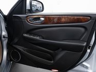 Jaguar XJ 3.0 V6 Sovereign Saloon 4dr Petrol Automatic (249 g/km, 240 bhp) 5