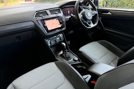 Volkswagen Tiguan R-LINE TECH TSI 4MOTION DSG 2